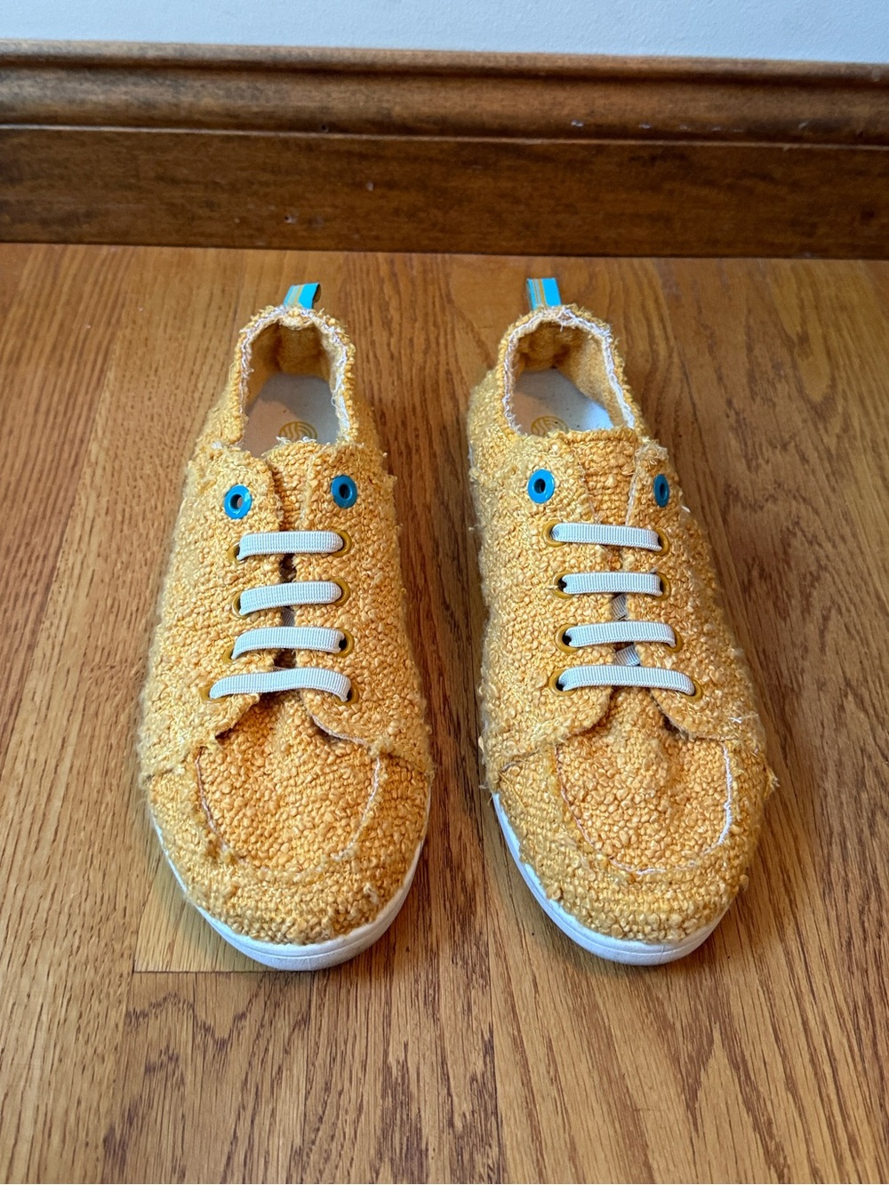 Vionic Beach Pismo Sneakers Orthotic Insole Comfort Yellowish/Blue Women’s Sz 9 - Picture 2 of 10